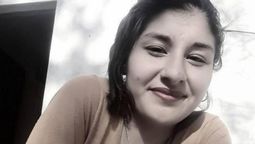 La joven madre fue sorprendida por su ex novio cuando llegaba&nbsp; su caja con su hija de 2 años y un sobrino, y fue apuñalada por femicida que es buscado por la Policía santiagueña