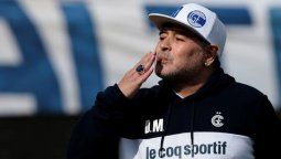 Regalos para Maradona en el Lobo: tendrá un defensor