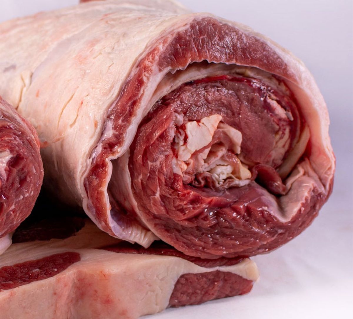 Hay cortes de carne, como el vacío, que son muy populares para hacer en un asado. Hay cortes de carne, como el vacío, que son muy populares para hacer en un asado.