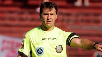 Jugada gris y amenazas tras el River-Boca: la fuerte confesión del árbitro del VAR Jugada gris y amenazas tras el River-Boca: la fuerte confesión del árbitro del VAR