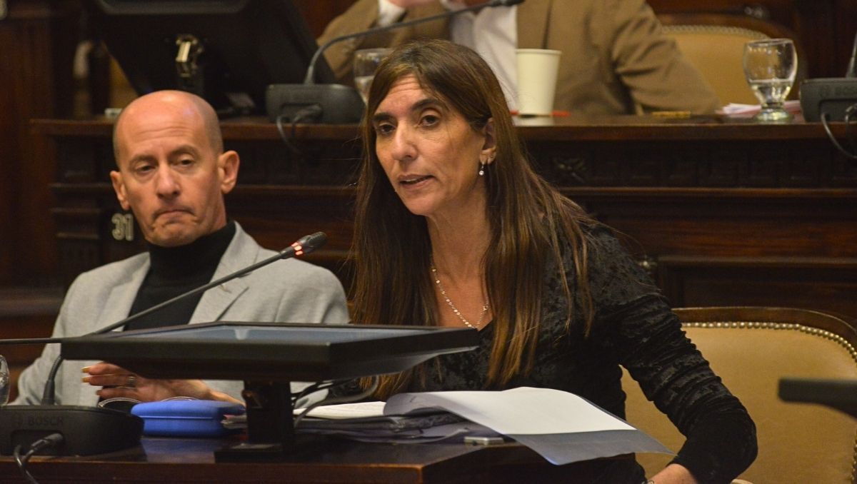 Natacha Eisenchlas defendió junto a los senadores del oficialismo el convenio que firmó Alfredo Cornejo por la ejecución de obras públicas en rutas nacionales. Natacha Eisenchlas defendió junto a los senadores del oficialismo el convenio que firmó Alfredo Cornejo por la ejecución de obras públicas en rutas nacionales.