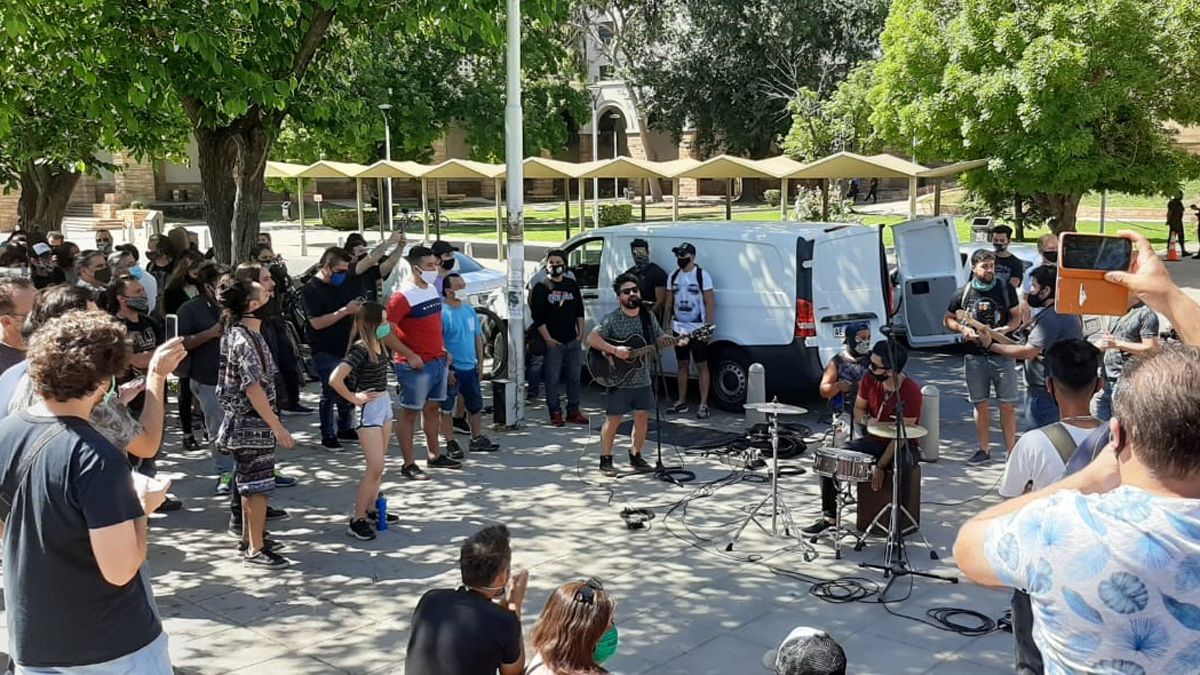 Los trabajadores de la cultura se reunieron en Casa de Gobierno.