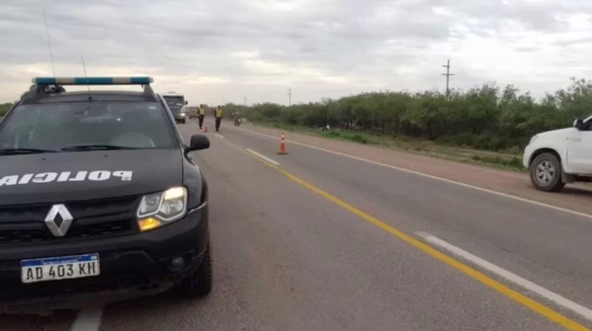 Santiago del Estero. Un joven de 25 años salió a bailar con sus primos y luego apareció desnudo en la ruta. Santiago del Estero. Un joven de 25 años salió a bailar con sus primos y luego apareció desnudo en la ruta.