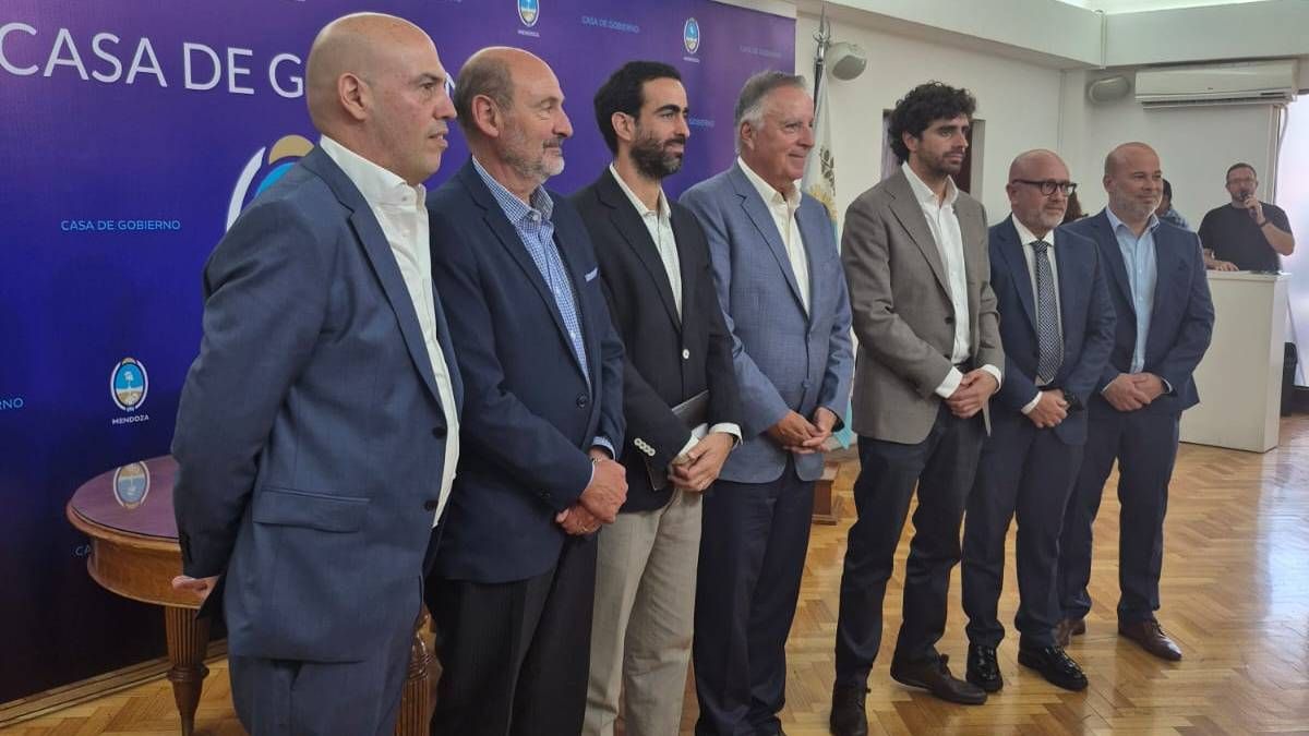 Antes de los anuncios, las autoridades del Banco Nación se reunieron con los ministros mendocinos y el gobernador Alfredo Cornejo. Antes de los anuncios, las autoridades del Banco Nación se reunieron con los ministros mendocinos y el gobernador Alfredo Cornejo.