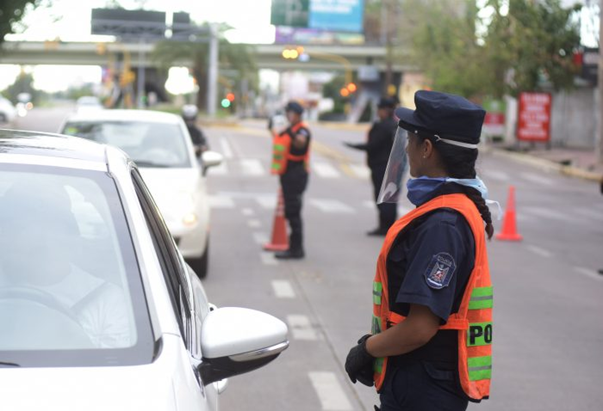 Controles policiales durante los festejos por Navidad en Mendoza.