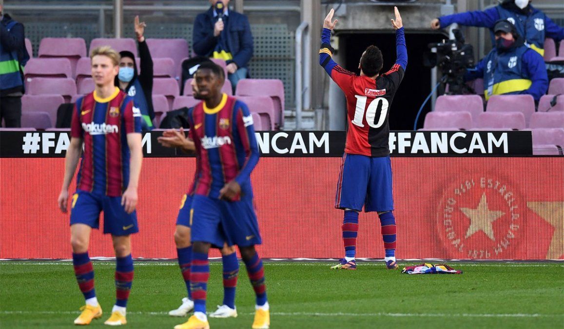 Messi, golazo para Maradona: se sacó la camiseta y tenía la de Newells abajo