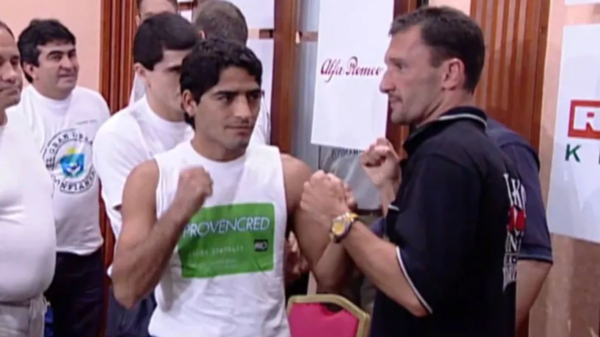 El cara a cara de Pablo Chacón con Istvan Kovacs en una conferencia de prensa previa a la pelea en Budapest. El cara a cara de Pablo Chacón con Istvan Kovacs en una conferencia de prensa previa a la pelea en Budapest.