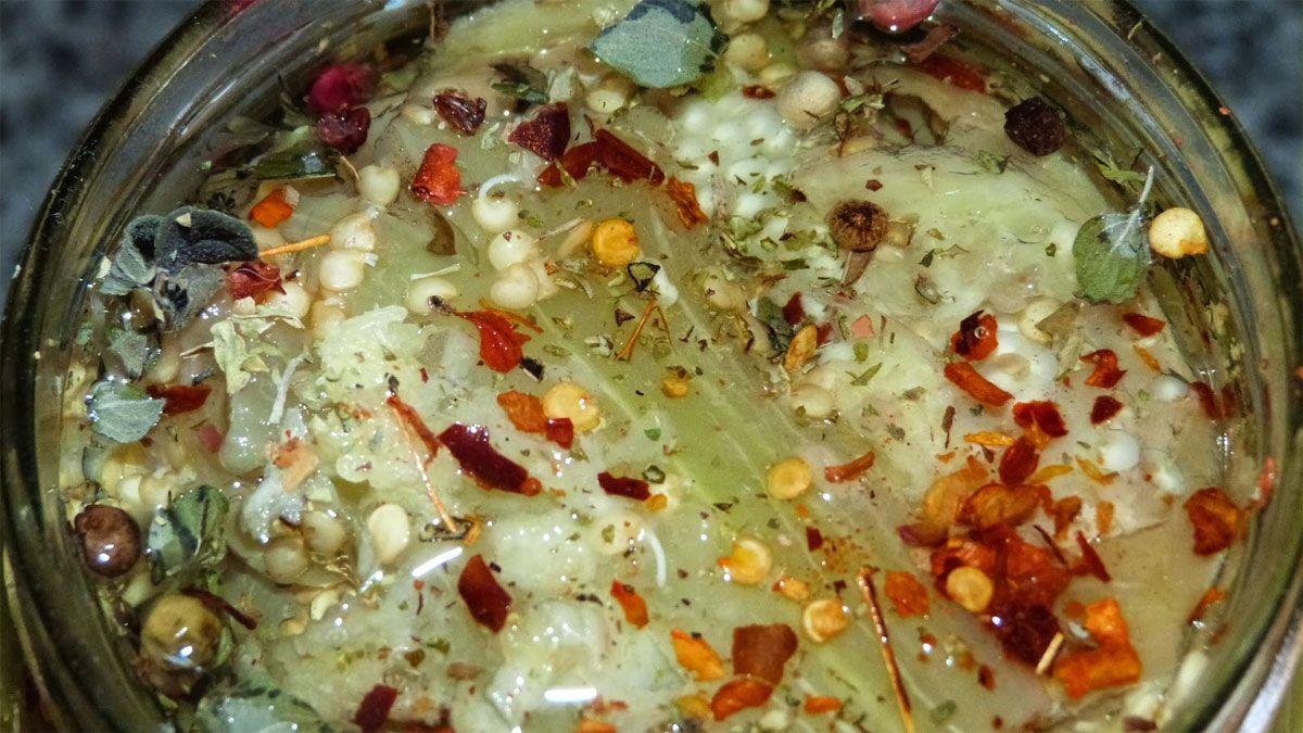 Nada más rico y satisfactorio que elaborar esta receta de berenjena en escabeche y compartirla con amigos o familia.