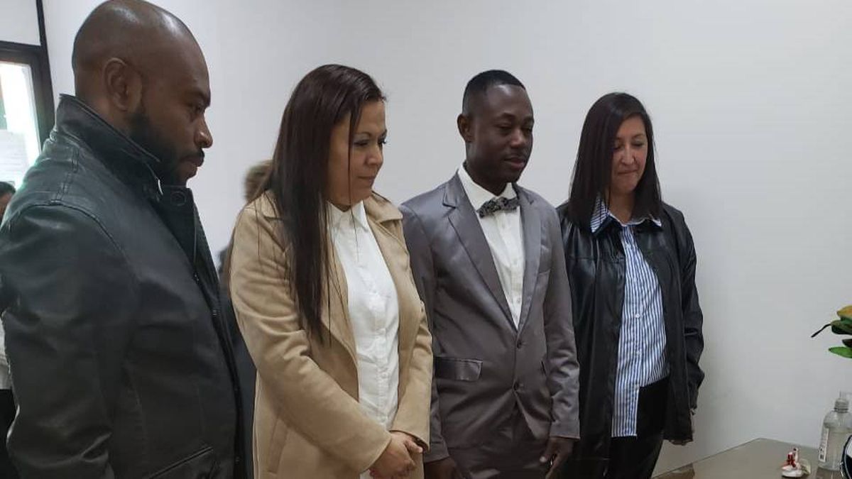 Rolex Charles, Paola Leontes y sus testigos. La boda fue en Mendoza. Rolex Charles, Paola Leontes y sus testigos. La boda fue en Mendoza.