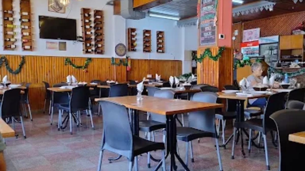 El ambiente de típico bodegón que tiene el local de Lanús.