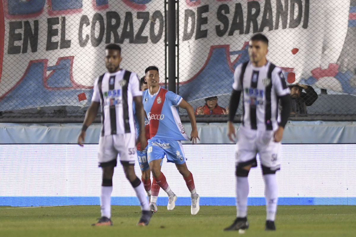 Kruspzky hizo el gol de Arsenal y condenó a Patronato a dejar la Liga Profesional