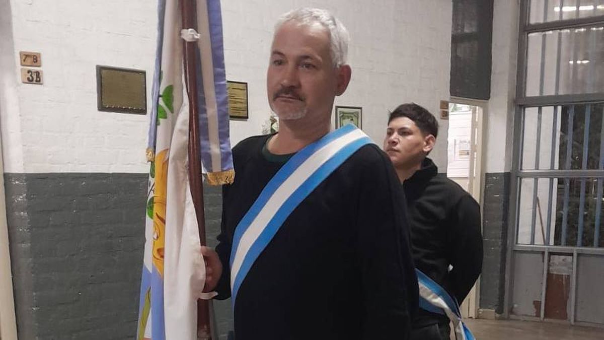 En un acto en el CEBJA N° 3-102 “Combatientes de Malvinas”, en San Rafael, donde fue abanderado. En 2026 finaliza la secundaria, una cuenta pendiente. En un acto en el CEBJA N° 3-102 “Combatientes de Malvinas”, en San Rafael, donde fue abanderado. En 2026 finaliza la secundaria, una cuenta pendiente.
