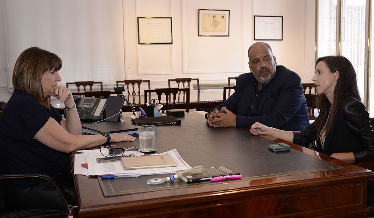 Patricia Bullrich, Néstor Majul y Mercedes Rus en una reunión en el Ministerio de Seguridad de Nación.