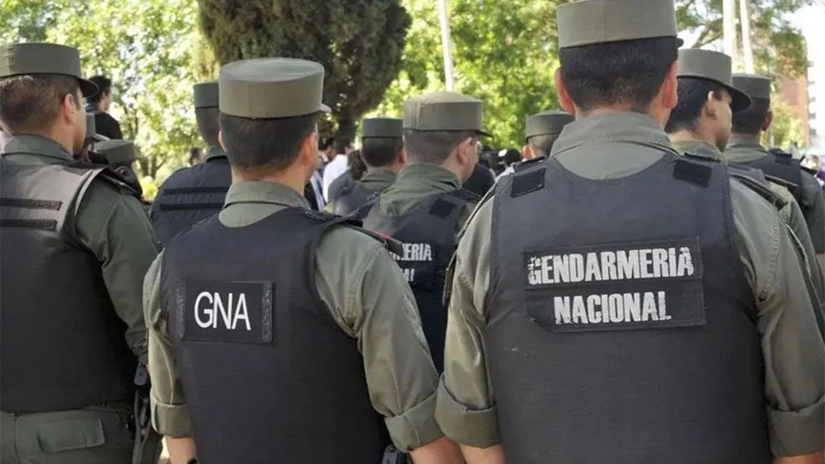 Una mujer que viajaba con sus hijos fue detenida en un control rutinario de Gendarmería en Salta. Tenía 62.5 kilos de cocaína en la parte inferior de la camioneta. 