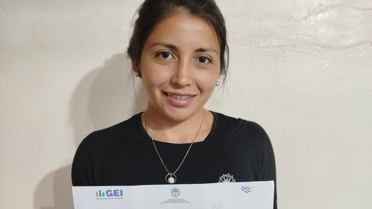 Matriculada como gasista y una sonrisa orgullosa. Erika dice: Matriculada como gasista y una sonrisa orgullosa. Erika dice: