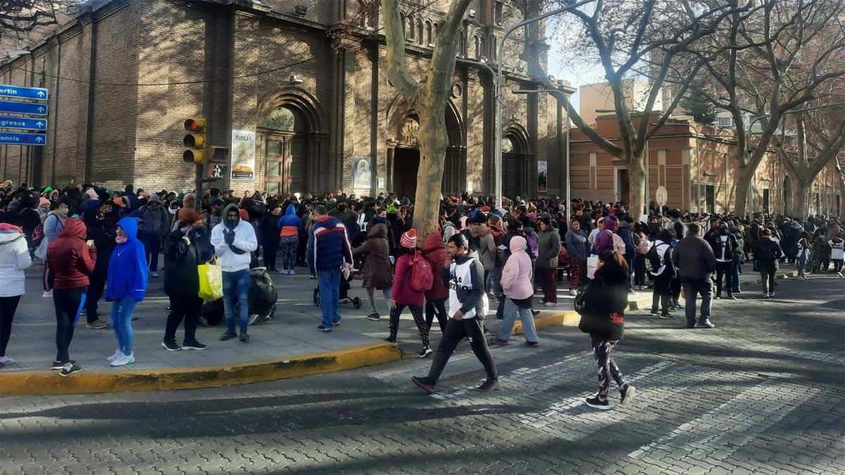 El Polo Obrero y ATE complicaron el tránsito en la Ciudad de Mendoza por dos manifestaciones.