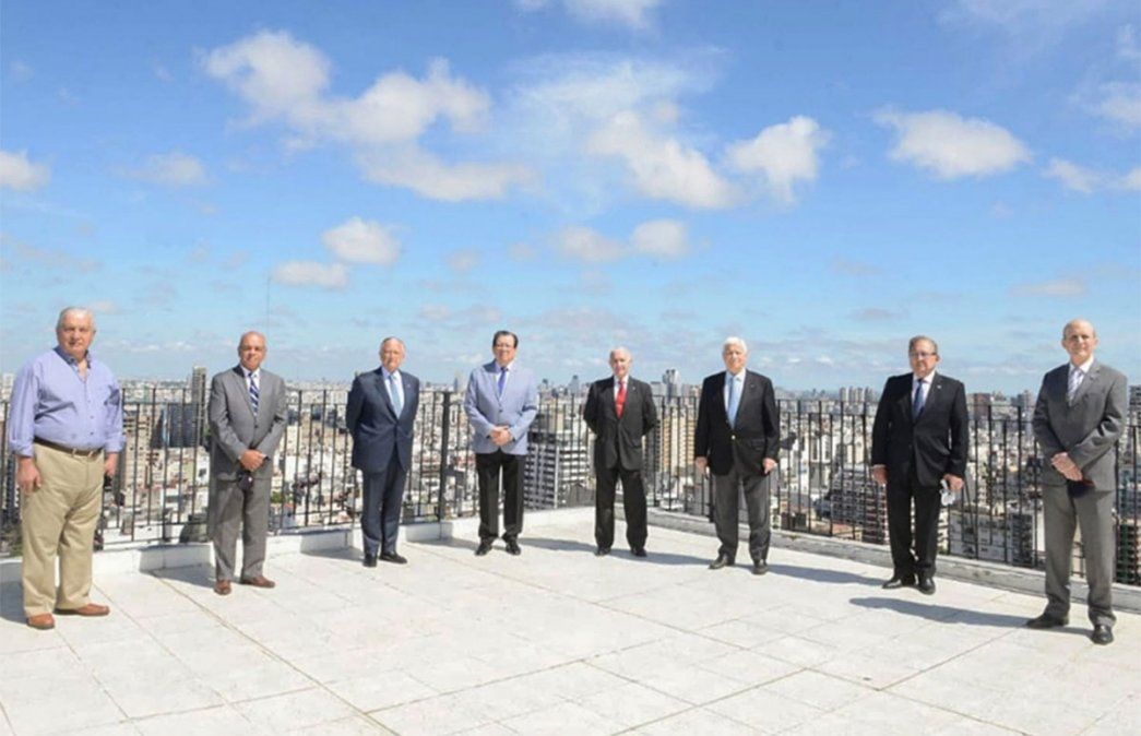 Rossi disparó contra la Mesa de Enlace de las Fuerzas Armadas que está conformada por Ernesto Juan Bossi, Daniel Reimundes, los militares Ricardo Cundom, Claudio Pasqualini, Sergio Fernández, Pablo Bressi y Humberto Toloza.