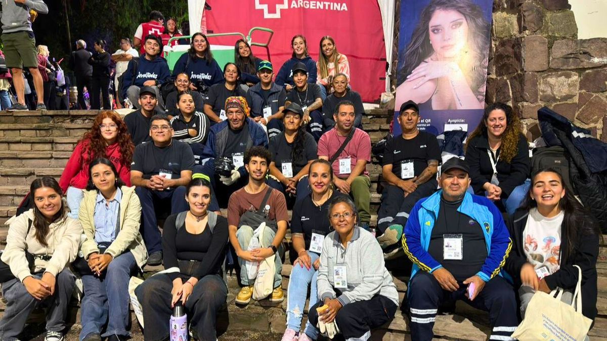 Un gran equipo que trabajó para conservar la limpieza y recuperar materiales reciclables. Un gran equipo que trabajó para conservar la limpieza y recuperar materiales reciclables.
