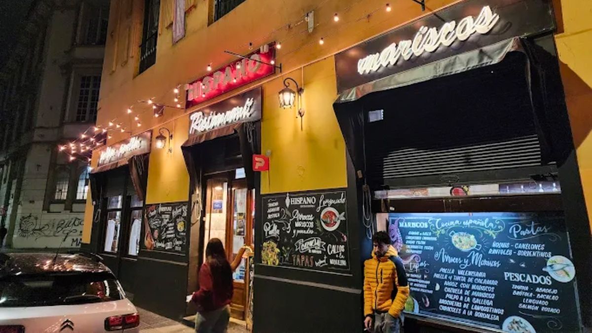 El bodegón Hispano ofrecer variedades de porciones de pizza.