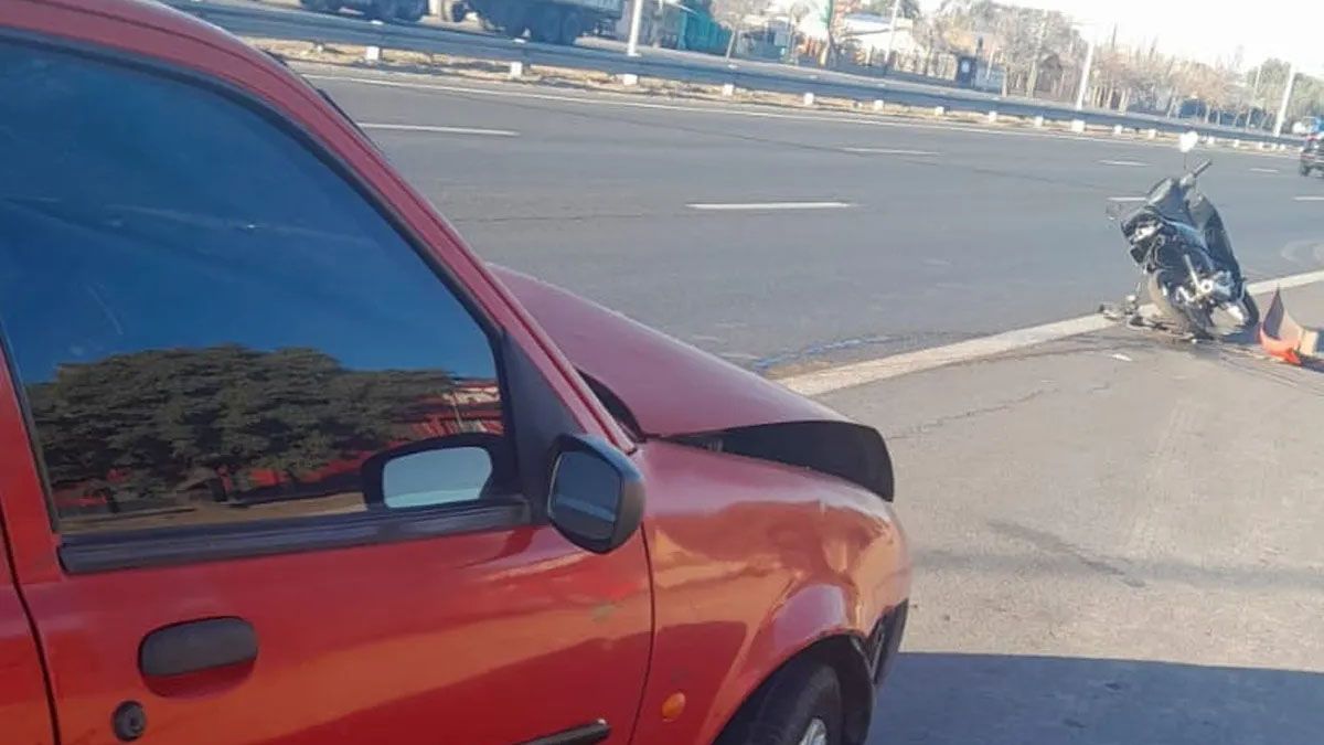 El choque ocurrió en el Acceso Sur a la altura de Aristóbulo del Valle. El choque ocurrió en el Acceso Sur a la altura de Aristóbulo del Valle.