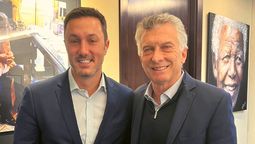 Sonrientes: Luis Petri y Mauricio Macri.