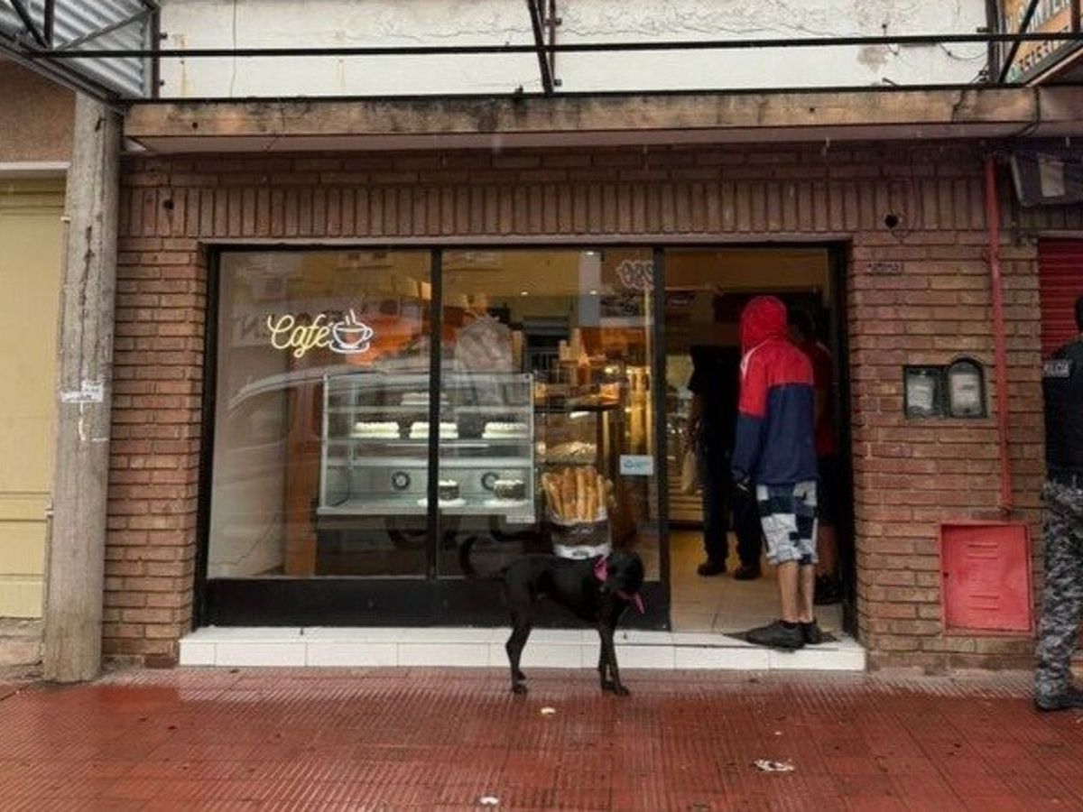 Tres chicas quisieron robar una panadería y la encargada las sacó a cuchillazos