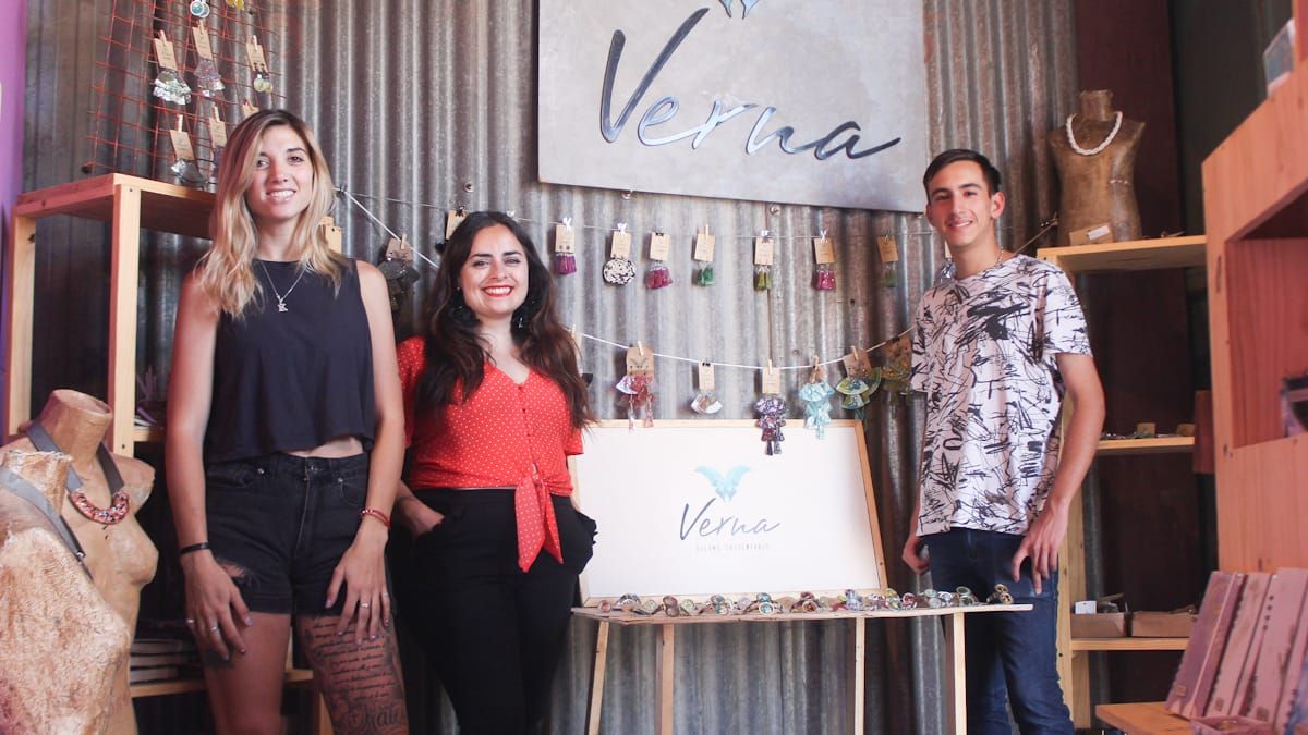 Jazmín Abasolo, Antonella Blotta y Alejo Blotta son parte del emprendimiento Verna. Jazmín Abasolo, Antonella Blotta y Alejo Blotta son parte del emprendimiento Verna.