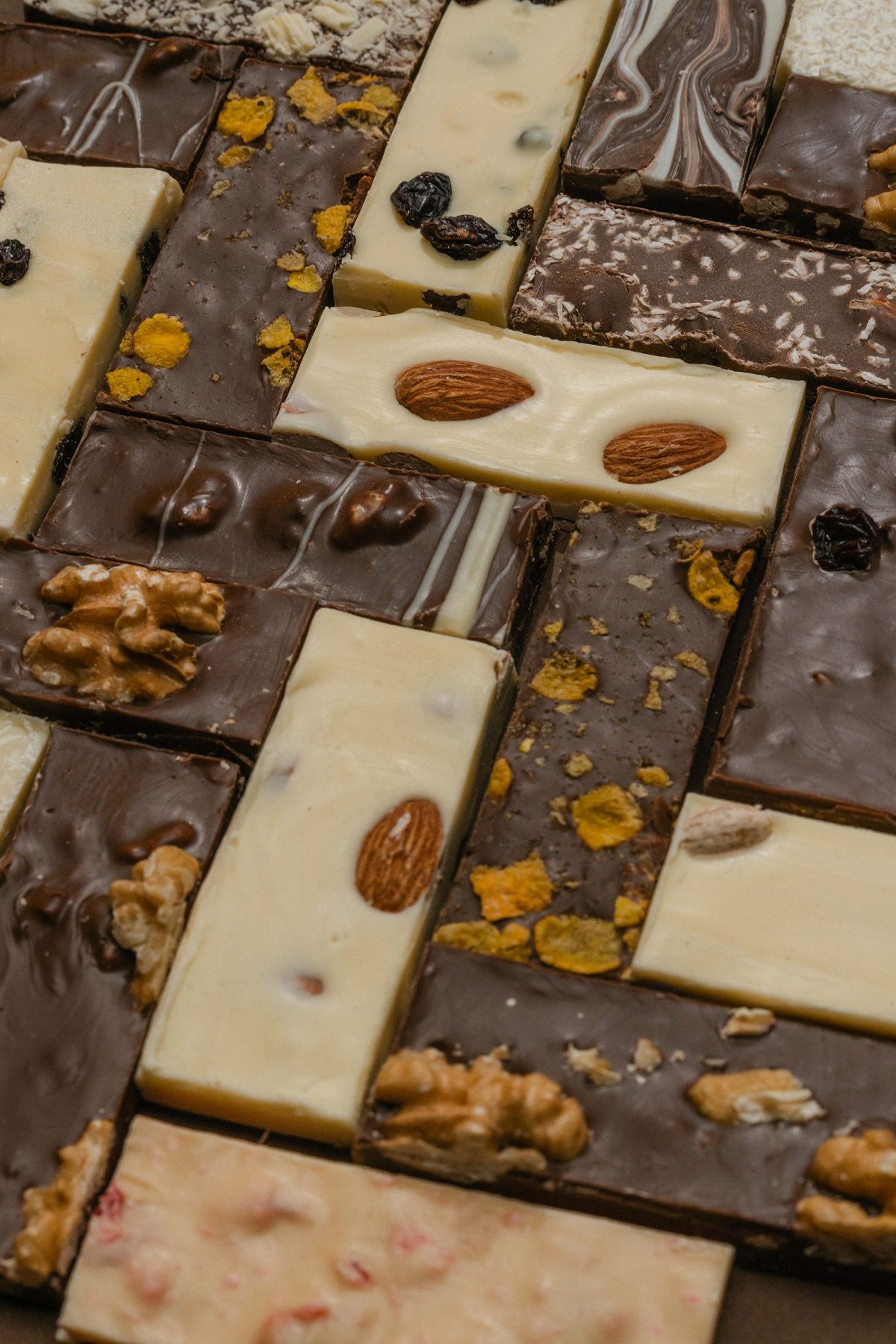Los chocolates con frutos secos son de los más solicitados por los clientes de Chocolezza. Los chocolates con frutos secos son de los más solicitados por los clientes de Chocolezza.