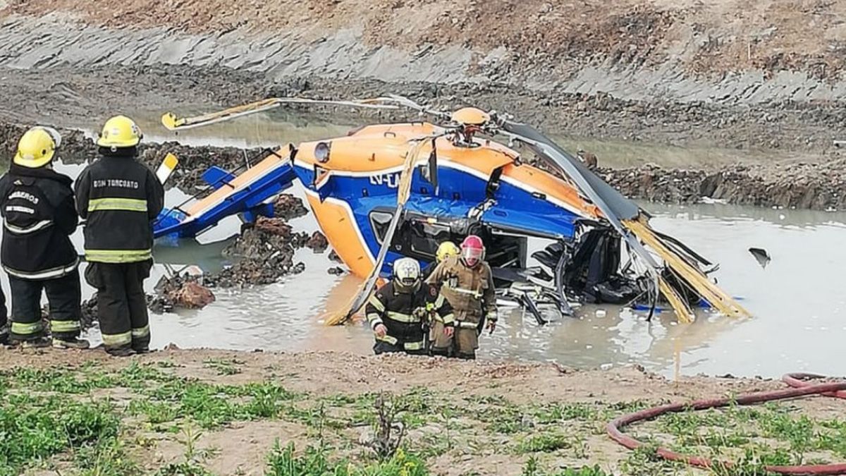 El helicóptero de una empresa privada se precipitó a tierra en Don Torcuato, mientras realizaba un vuelo de prueba. Sus tripulantes sufrieron lesiones