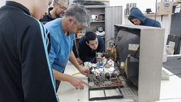 En los Centros de Capacitación para el Trabajo, jóvenes y adultos pueden instruirse para tener una salida laboral, pero la DGE quiere modernizar los aprendizajes. En los Centros de Capacitación para el Trabajo, jóvenes y adultos pueden instruirse para tener una salida laboral, pero la DGE quiere modernizar los aprendizajes.