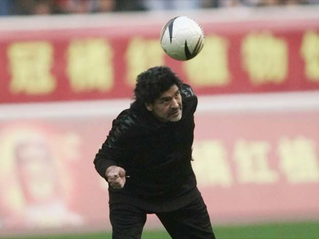 Maradona no jugará en Riestra