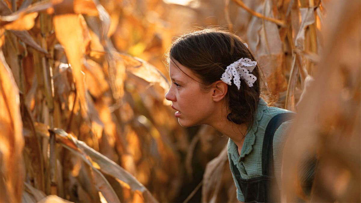La actriz Mia Goth interpreta a Pearl en la película de Netflix.