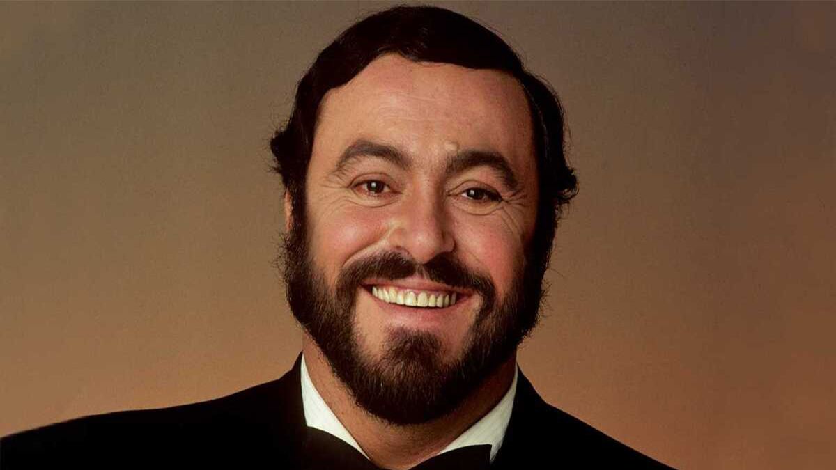 El tenor Luciano Pavarotti ofrecía un mutitudianrio concierto en Buenos Aires.