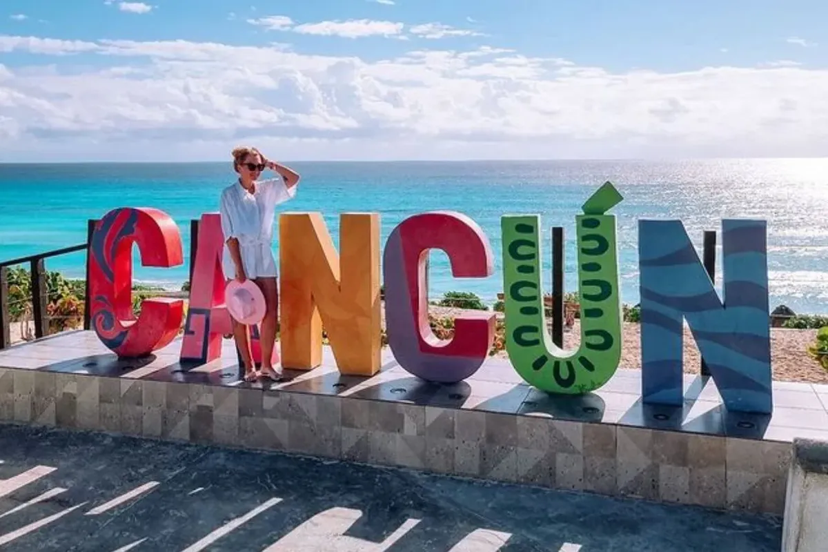 Cancún tiene mucho para ofrecer, especialmente en playas. Cancún tiene mucho para ofrecer, especialmente en playas.