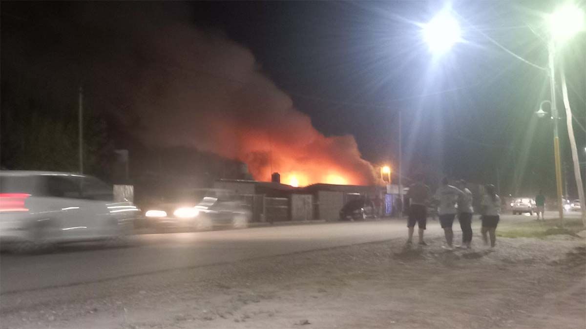 El incendio en Maipú se produjo este viernes a la noche.