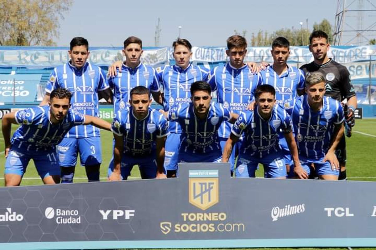 Godoy Cruz juega con Racing para seguir en la Copa Argentina.