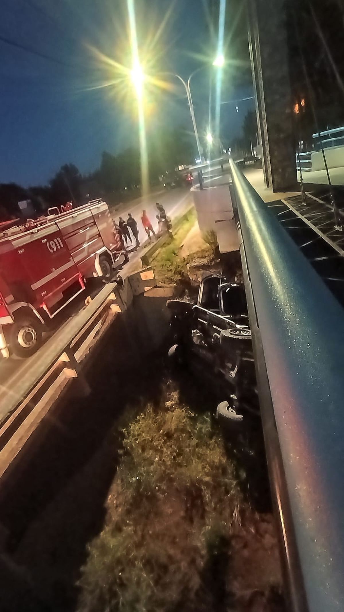 Así quedó la camioneta, donde fallecieron una mujer y una niña. Así quedó la camioneta, donde fallecieron una mujer y una niña.
