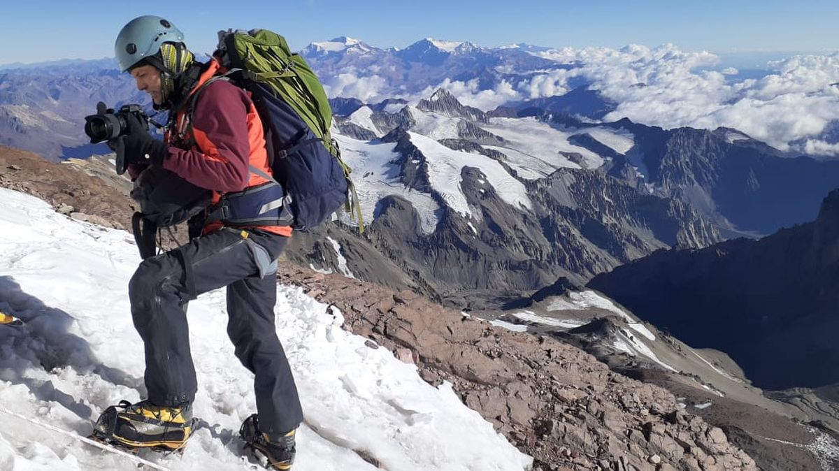 El fotógrafo mendocino Pablo Betancourt en el Glaciar de los Polacos, en Aconcagua. Foto: Gentileza Pablo Betancourt El fotógrafo mendocino Pablo Betancourt en el Glaciar de los Polacos, en Aconcagua. Foto: Gentileza Pablo Betancourt