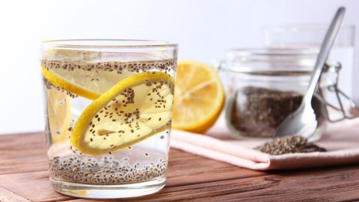 Semillas de chía y jugo de limón. 