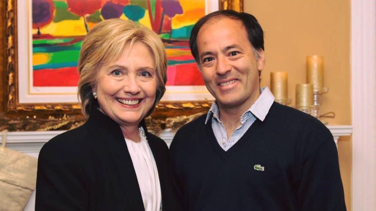 El empresario mendocino Alejandro Spinello junto a Hillary Clinton, candidata presidencial en 2016. El empresario mendocino Alejandro Spinello junto a Hillary Clinton, candidata presidencial en 2016.