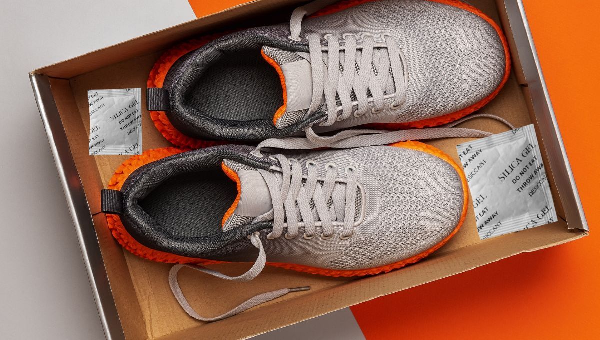 ¿Para qué sirven y qué significan los sobrecitos que vienen dentro de las zapatillas o mochilas nuevas?
