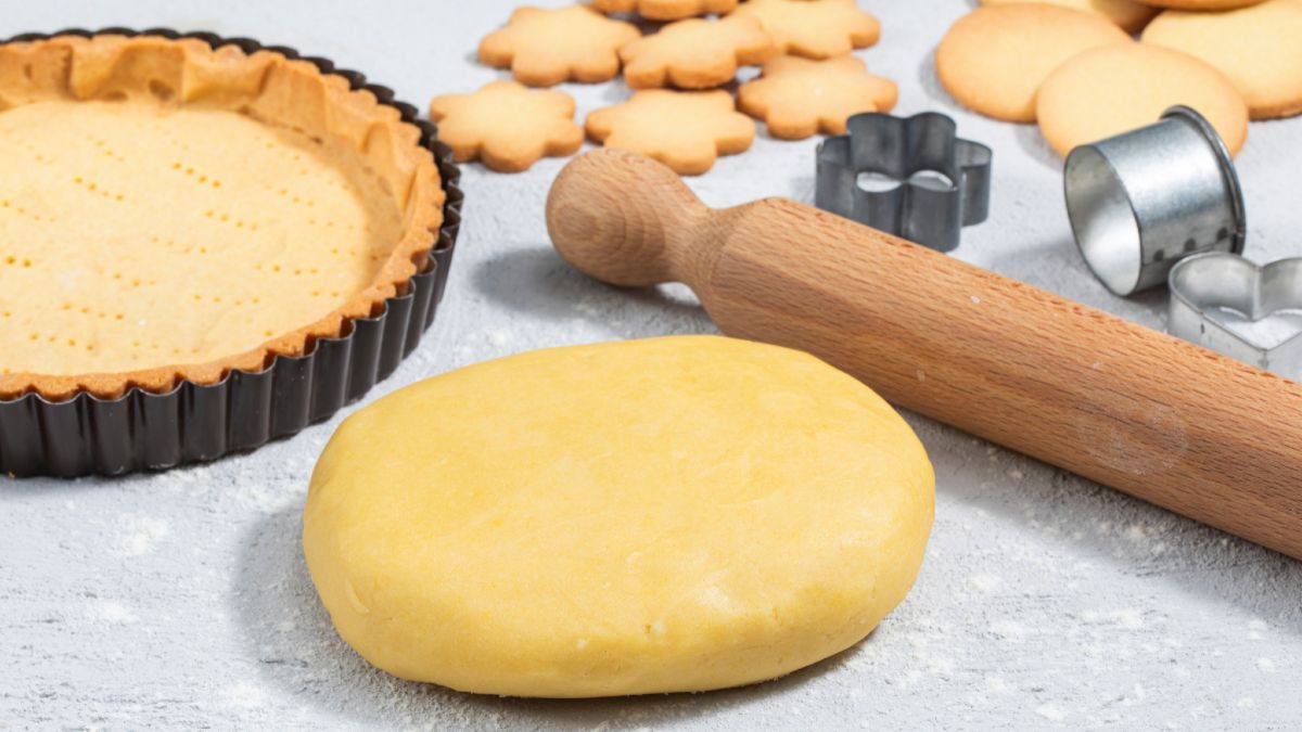 La masa sablé es una receta práctica para hacer tartas o galletas dulces.