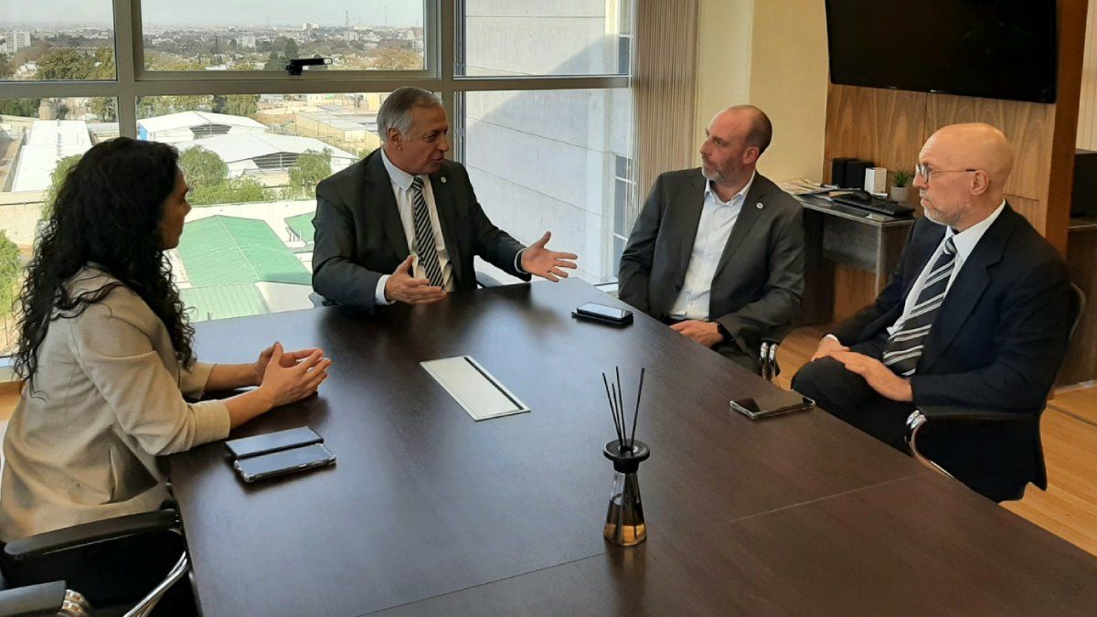 El flamante director del Cuerpo M&eacute;dico Forense, Eduardo Bert&eacute;; el procurador de la Corte, Alejandro Gull&eacute;; la coordinadora del MPD, Andrea Ch&aacute;vez, y el titular del Laboratorio de Huellas Gen&eacute;ticas, Miguel Marino.