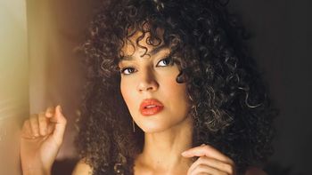 En busca de la Ola: de qué trata la serie de Netflix que cautivó a la prensa especializada