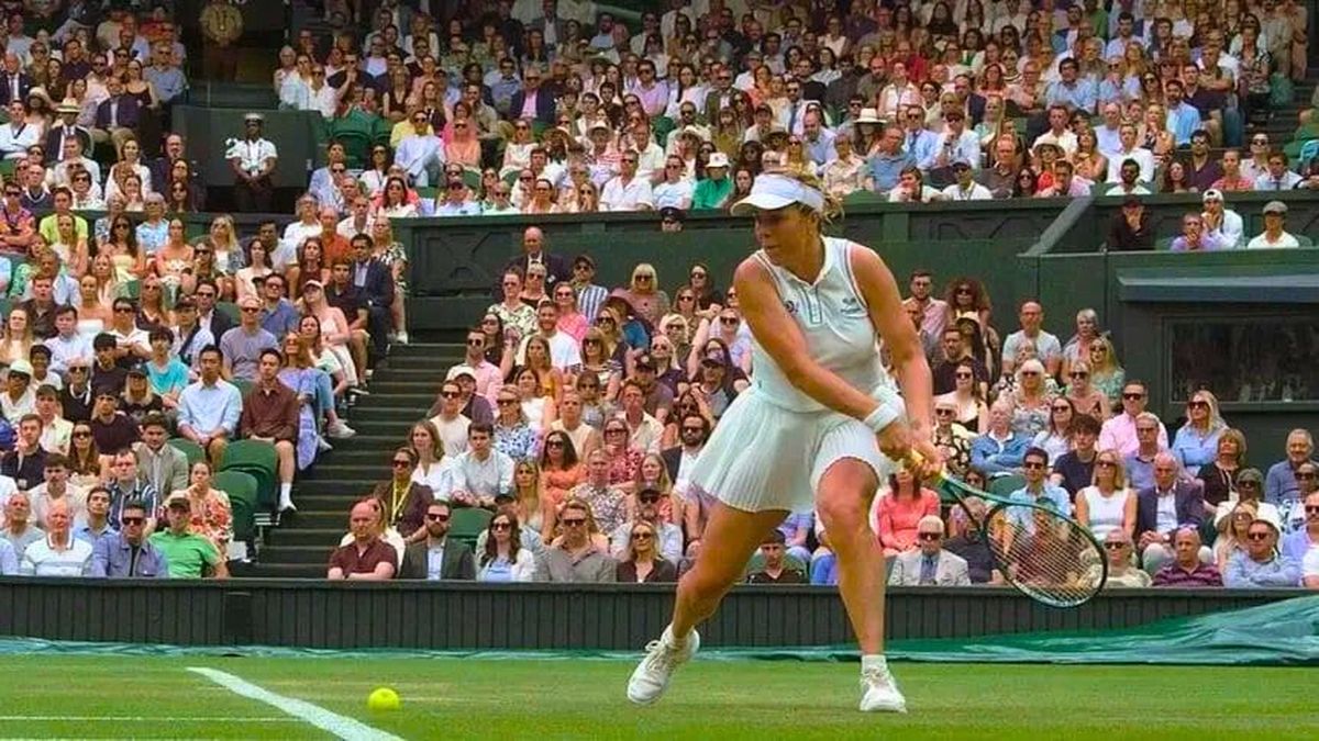 La pelota picó claramente afuera.