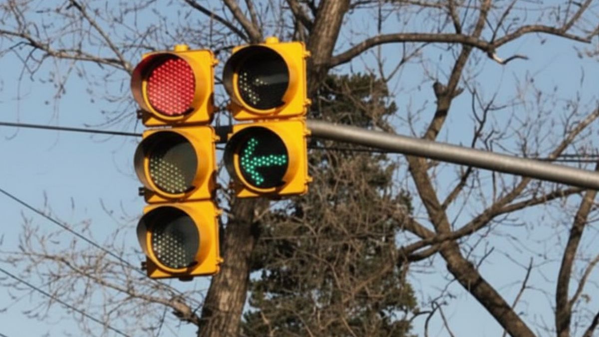 Si un semáforo o una señal vertical lo indica, se puede doblar a la izquierda en una calle doble mano. Si un semáforo o una señal vertical lo indica, se puede doblar a la izquierda en una calle doble mano.