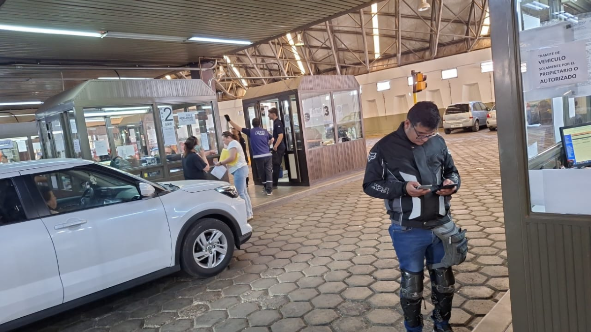 Informaron que en total hubo 55.147 personas que egresaron a Chile o que ingresaron a Mendoza durante Semana Santa. Informaron que en total hubo 55.147 personas que egresaron a Chile o que ingresaron a Mendoza durante Semana Santa.