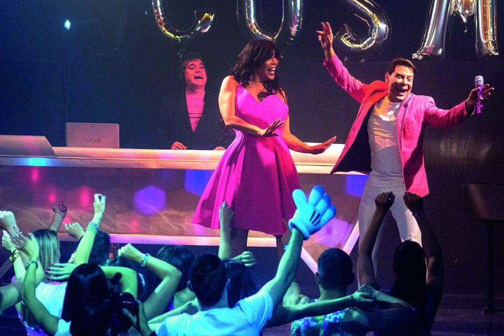 Una fiesta en rosa para la banda Cósmica