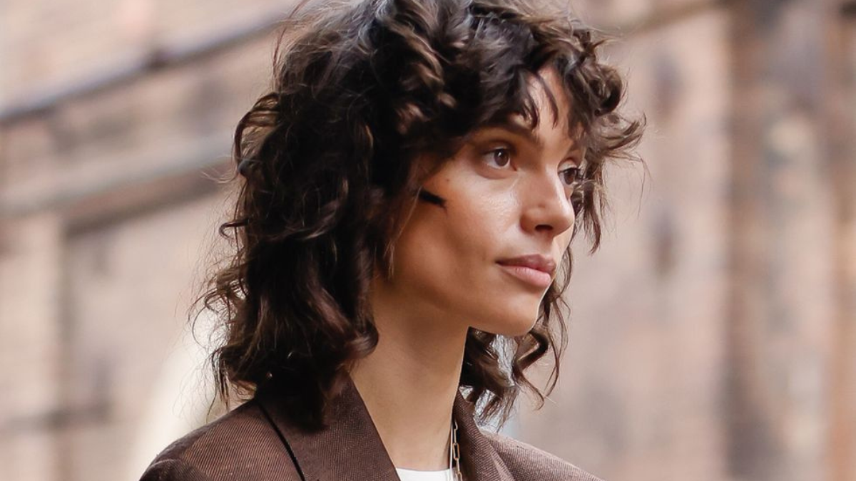 Corte de pelo bob 'shag' para pelo rizado. Corte de pelo bob 'shag' para pelo rizado.