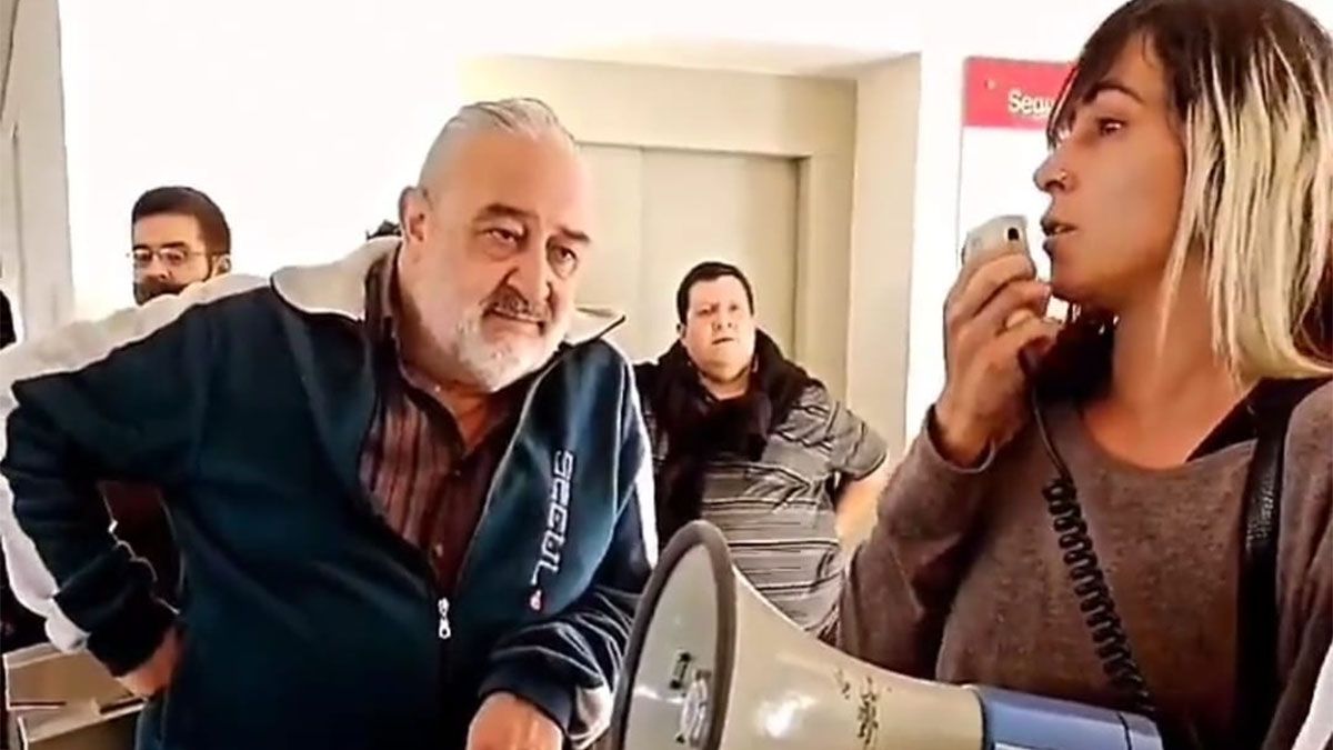 Una de las empleadas de ATM que fue cesanteada. Además de intento de fraude al sistema público para borrar las deudas de varios contribuyentes, la agente faltó 16 veces a su trabajo sin justificación.